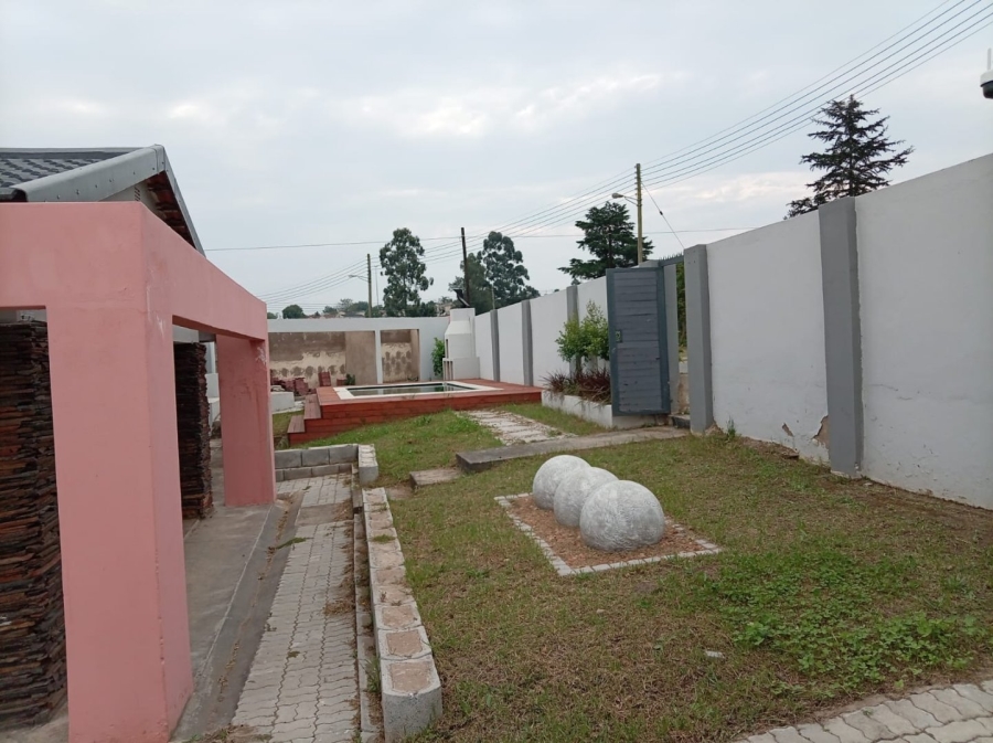 4 Bedroom Property for Sale in Northcrest Eastern Cape